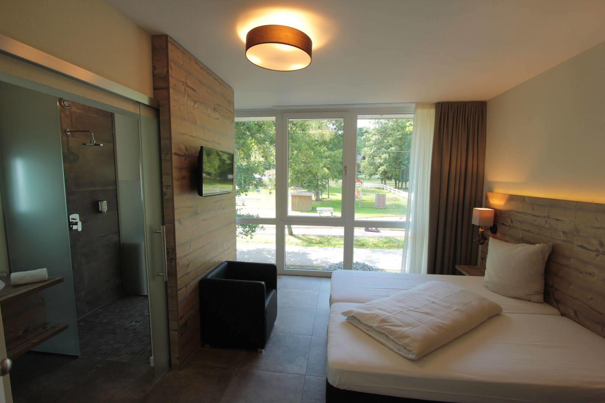 Landhotel Weihermuehle Thaleischweiler-Froschen エクステリア 写真